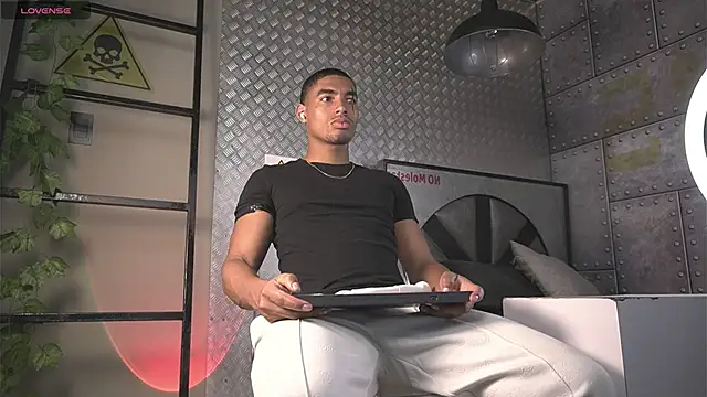Snapshot of LiamByrne chatting on 06/15/26, 04:15 LiamByrne online show from 06/15/26, 04:15