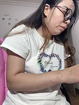 Snapshot of aa520uv chatting on 09/28/25, 01:00 aa520uv online show from 09/28/25, 01:00