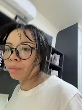 Snapshot of aa520uv chatting on 09/30/25, 01:54 aa520uv online show from 09/30/25, 01:54