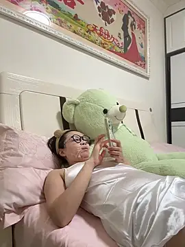 Snapshot of aa520uv chatting on 10/06/25, 03:31 aa520uv online show from 10/06/25, 03:31