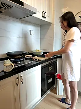 Snapshot of aa520uv chatting on 10/14/25, 03:51 aa520uv online show from 10/14/25, 03:51