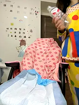 Snapshot of aa520uv chatting on 10/29/25, 12:46 aa520uv online show from 10/29/25, 12:46