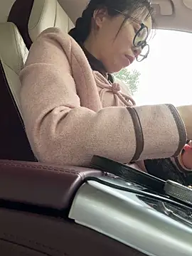 Snapshot of aa520uv chatting on 11/06/25, 04:57 aa520uv online show from 11/06/25, 04:57