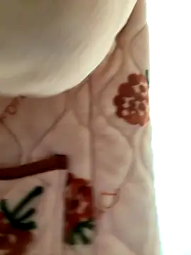 Snapshot of aa520uv chatting on 11/25/25, 02:44 aa520uv online show from 11/25/25, 02:44