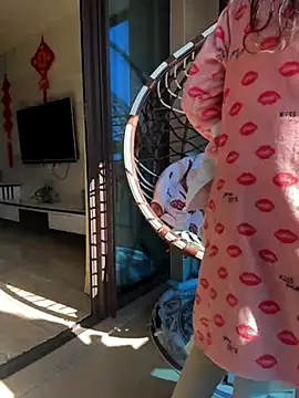 Snapshot of aa520uv chatting on 11/30/25, 03:43 aa520uv online show from 11/30/25, 03:43