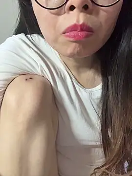 Snapshot of aa520uv chatting on 12/01/25, 04:01 aa520uv online show from 12/01/25, 04:01