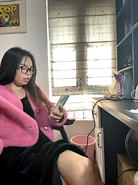 Snapshot of aa520uv chatting on 12/04/25, 04:33 aa520uv online show from 12/04/25, 04:33