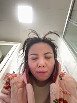 Snapshot of aa520uv chatting on 12/14/25, 01:33 aa520uv online show from 12/14/25, 01:33