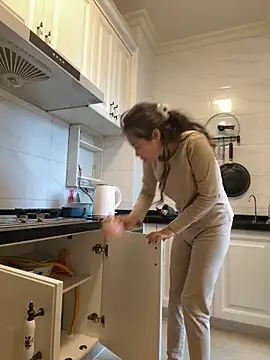 aa520uv online show from 04/08/26, 02:00