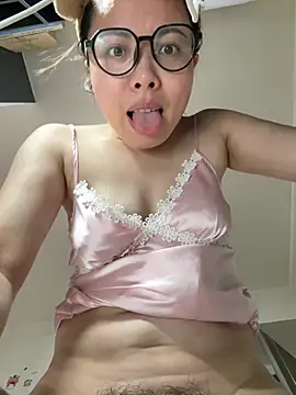 Snapshot of aa520uv chatting on 07/05/26, 04:25 aa520uv online show from 07/05/26, 04:25