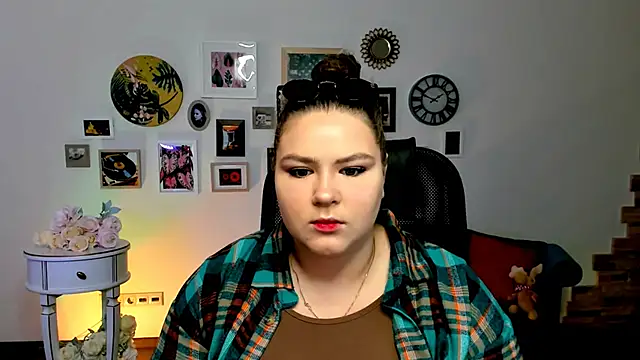 Snapshot of FlorenceAnderson chatting on 03/22/25, 09:45 FlorenceAnderson online show from 03/22/25, 09:45