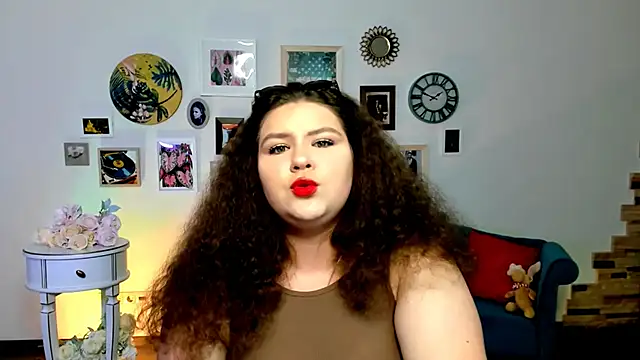 Snapshot of FlorenceAnderson chatting on 03/22/25, 03:53 FlorenceAnderson online show from 03/22/25, 03:53