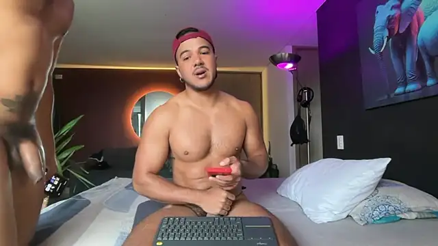 Snapshot of highlatin_guysoficial chatting on 05/29/26, 11:41 highlatin guysoficial online show from 05/29/26, 11:41