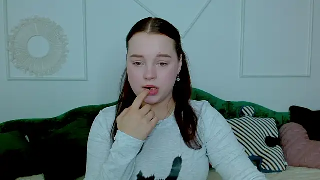 Cute kitty- online show from 10/16/25, 08:10