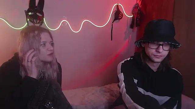 Snapshot of Your_Horny_Friends chatting on 03/21/25, 04:28 Your Horny Friends online show from 03/21/25, 04:28