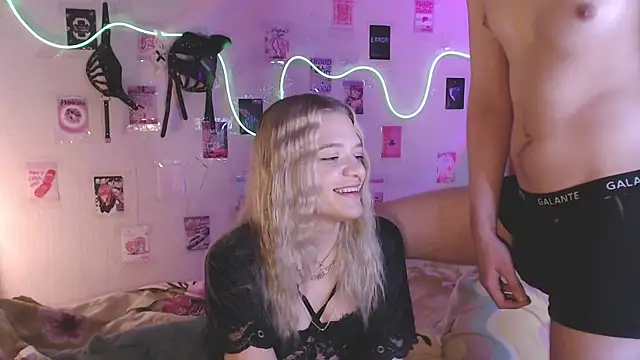 Snapshot of Your_Horny_Friends chatting on 10/03/25, 03:09 Your Horny Friends online show from 10/03/25, 03:09