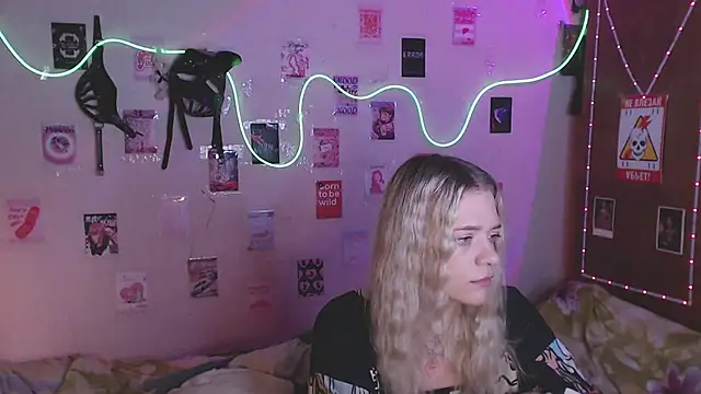 Snapshot of Your_Horny_Friends chatting on 10/14/25, 02:29 Your Horny Friends online show from 10/14/25, 02:29