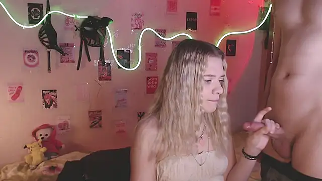 Snapshot of Your_Horny_Friends chatting on 10/18/25, 01:56 Your Horny Friends online show from 10/18/25, 01:56