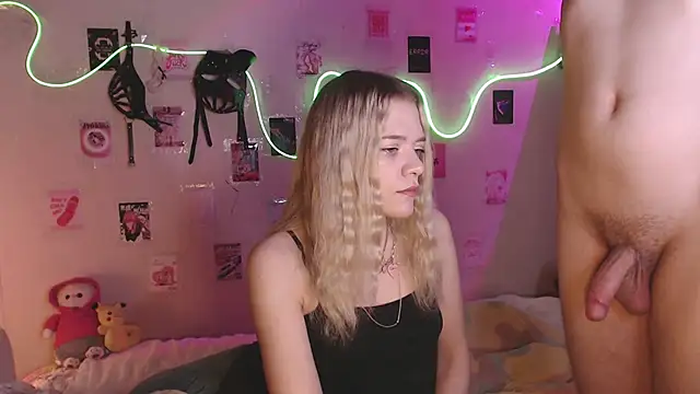 Snapshot of Your_Horny_Friends chatting on 10/30/25, 11:44 Your Horny Friends online show from 10/30/25, 11:44