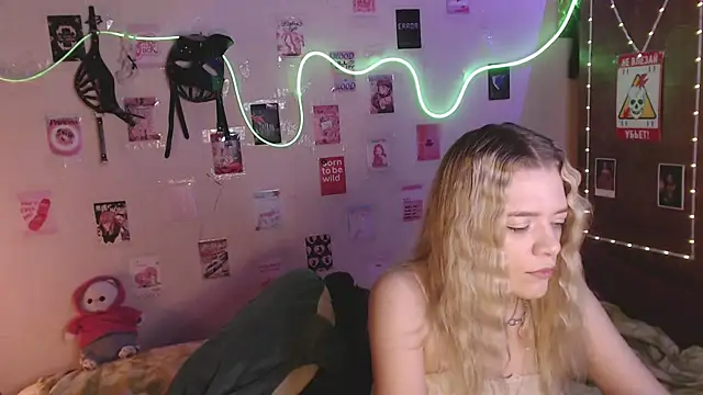 Snapshot of Your_Horny_Friends chatting on 11/01/25, 02:19 Your Horny Friends online show from 11/01/25, 02:19