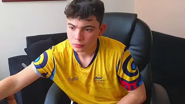 lukeboyce33 online show from 09/23/25, 04:43