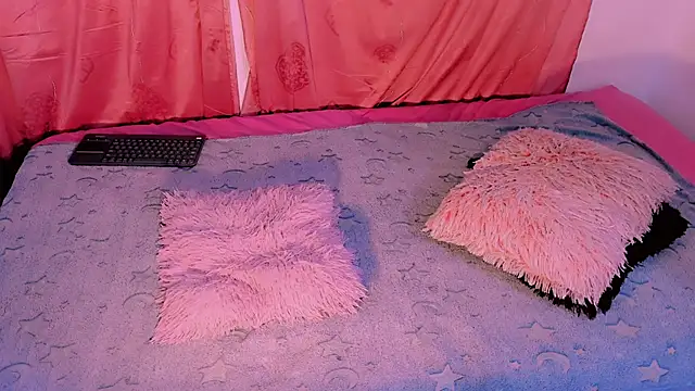 Mariana-ofc online show from 11/11/25, 11:10