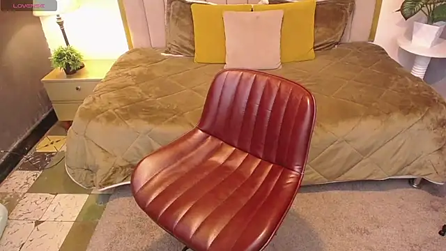 ailyn maury online show from 04/23/26, 01:24