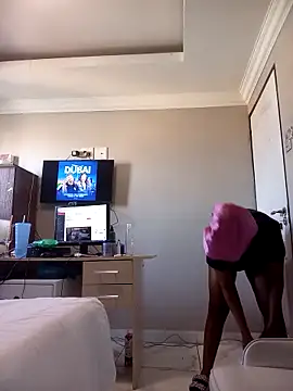 Hotytoty26 online show from 10/04/25, 02:04