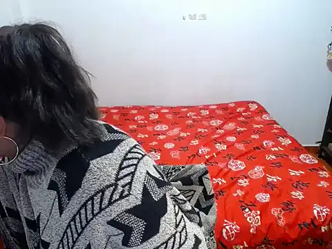 Tu-Reina online show from 10/15/25, 02:33