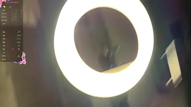 Snapshot of TwinTemptations chatting on 09/17/25, 05:25 TwinTemptations online show from 09/17/25, 05:25