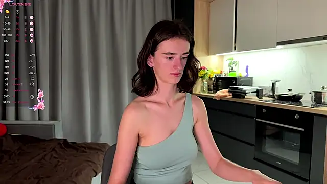 Snapshot of TwinTemptations chatting on 09/21/25, 06:09 TwinTemptations online show from 09/21/25, 06:09