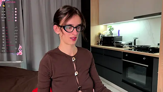 Snapshot of TwinTemptations chatting on 10/02/25, 06:26 TwinTemptations online show from 10/02/25, 06:26