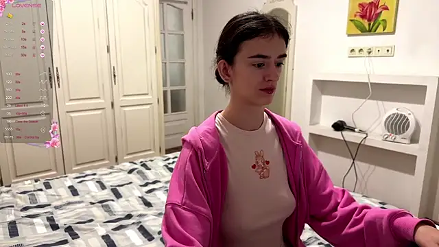 Snapshot of TwinTemptations chatting on 10/06/25, 06:49 TwinTemptations online show from 10/06/25, 06:49