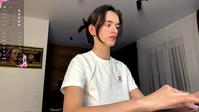 Snapshot of TwinTemptations chatting on 10/21/25, 06:19 TwinTemptations online show from 10/21/25, 06:19