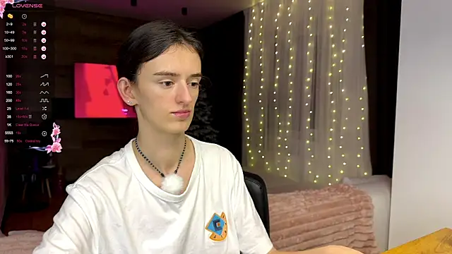 Snapshot of TwinTemptations chatting on 12/02/25, 09:32 TwinTemptations online show from 12/02/25, 09:32