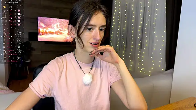 Snapshot of TwinTemptations chatting on 12/13/25, 09:31 TwinTemptations online show from 12/13/25, 09:31