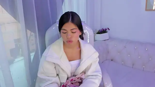 Pretty Johnson  online show from 11/23/25, 12:16