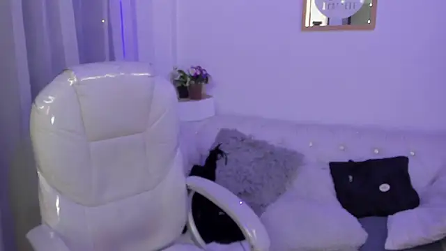 Pretty Johnson  online show from 12/04/25, 11:41