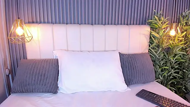 LauraCarther online show from 04/24/26, 07:05