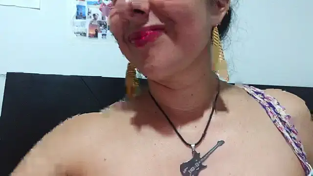 Snapshot of Malishka-fox chatting on 09/29/25, 02:49 Malishka-fox online show from 09/29/25, 02:49