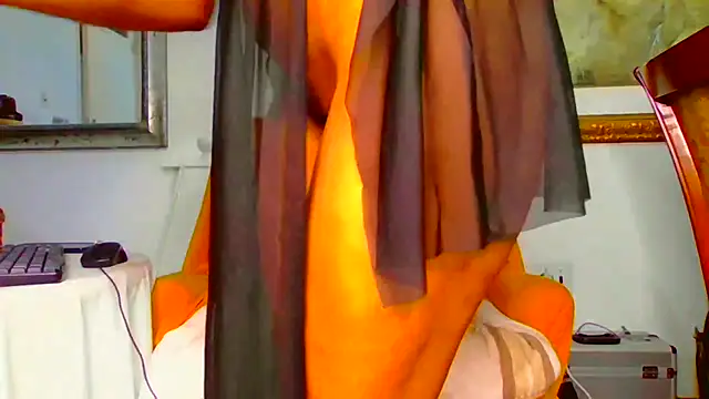 ModelZoee online show from 10/02/25, 07:15