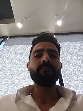 Snapshot of Medoooooo973847 chatting on 06/14/26, 11:45 Medoooooo973847 online show from 06/14/26, 11:45