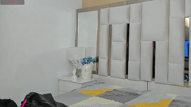 TattiBelll online show from 11/27/25, 11:56