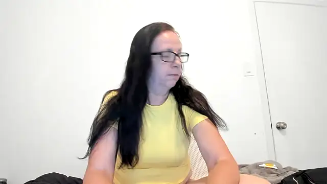 Snapshot of peachgoddess chatting on 05/18/26, 12:22 peachgoddess online show from 05/18/26, 12:22