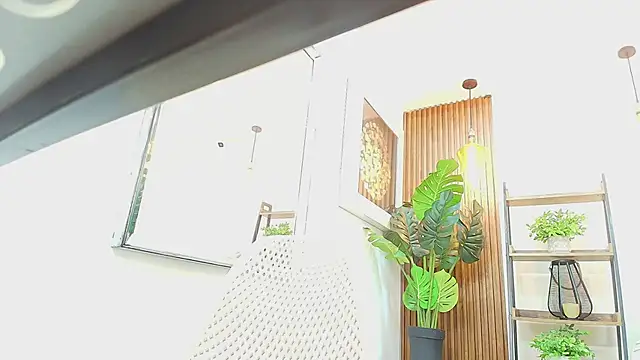 Snapshot of Coral_Lise chatting on 09/23/25, 11:13 Coral Lise online show from 09/23/25, 11:13