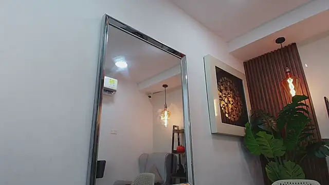 Snapshot of Coral_Lise chatting on 10/21/25, 11:11 Coral Lise online show from 10/21/25, 11:11