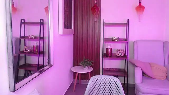 Snapshot of Coral_Lise chatting on 11/24/25, 12:27 Coral Lise online show from 11/24/25, 12:27