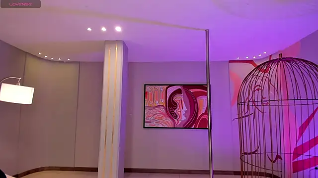 CandaseRussell online show from 09/23/25, 08:23