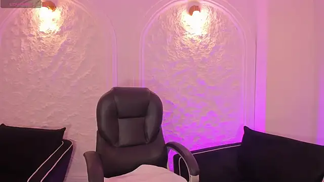 CandaseRussell online show from 12/15/25, 01:10