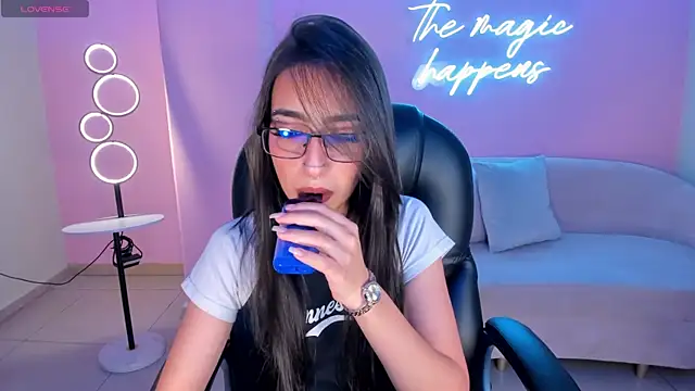 LarisaSmirnov online show from 11/18/25, 03:23